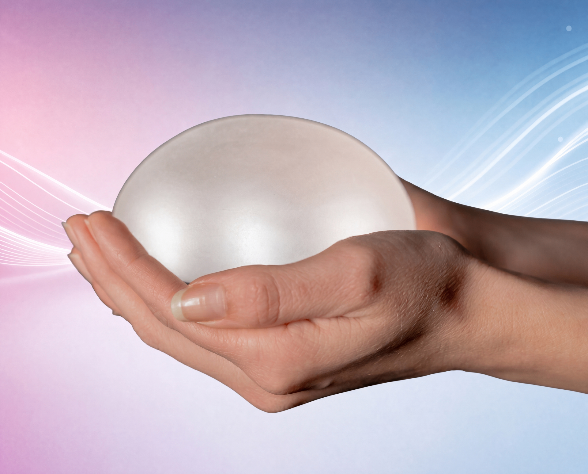 GC Aesthetics Implantat in der Hand